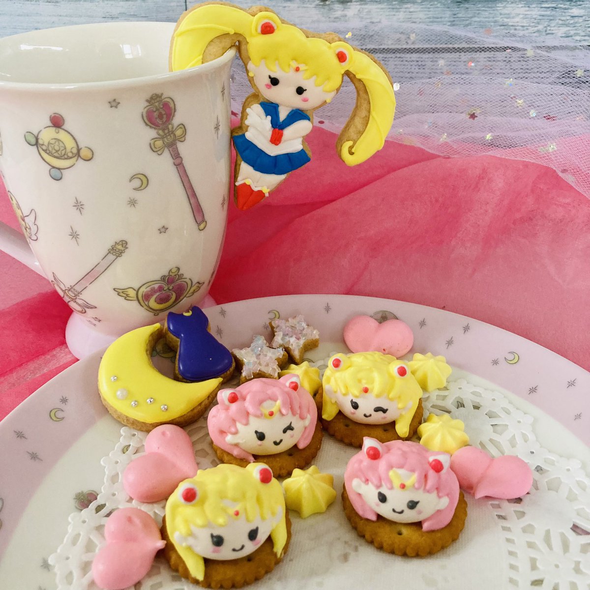 今日は朝から学校の草刈り後、セーラームーンミュージアムへ💕と言っても今日は中へ入らず…ずっとお会いしたかった方々とお話し出来て楽しかった🥰
ありがとうございました😊💕

ミュージアムは来週友達としっかり楽しみます🥰

お渡ししたカップのふちクッキーとメレンゲ🌙