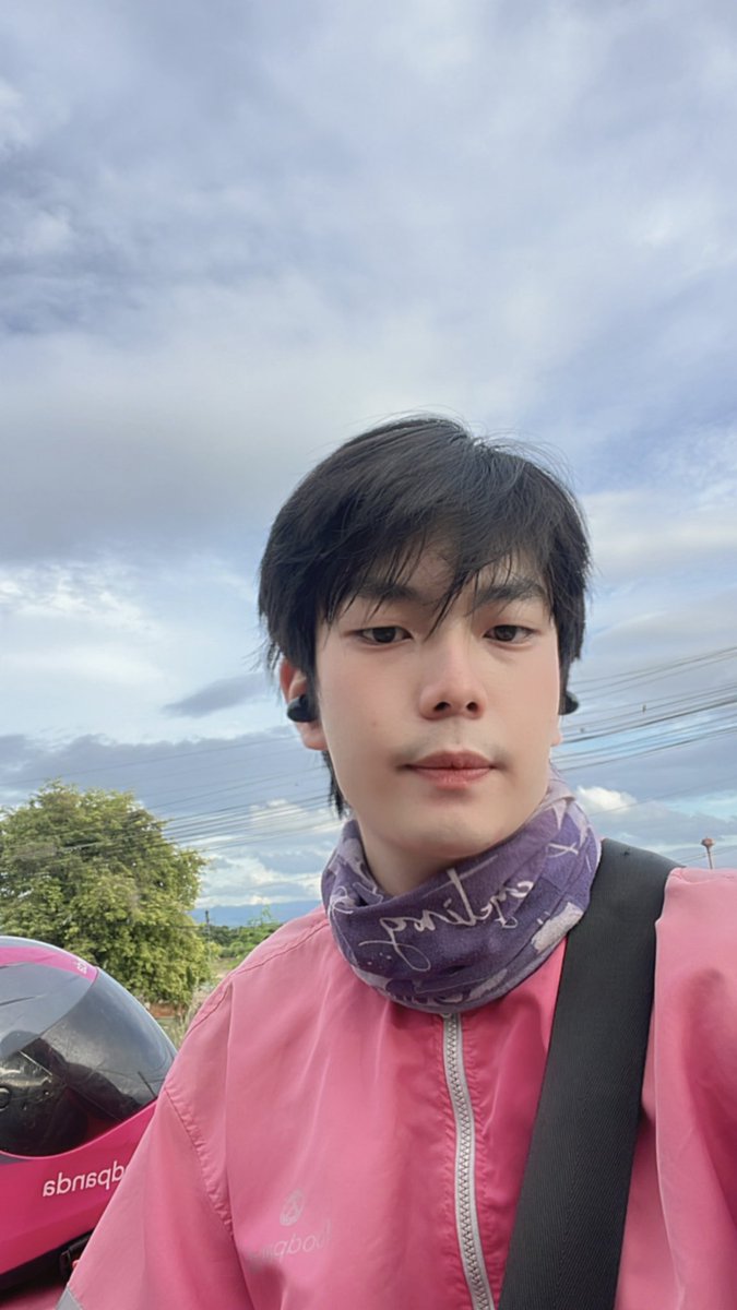 Max_phattharaph's tweet photo. ต้นทุนชีวิตเราไม่เท่ากัน 🐼✌🏻 https://t.co/acl6Znr2pi