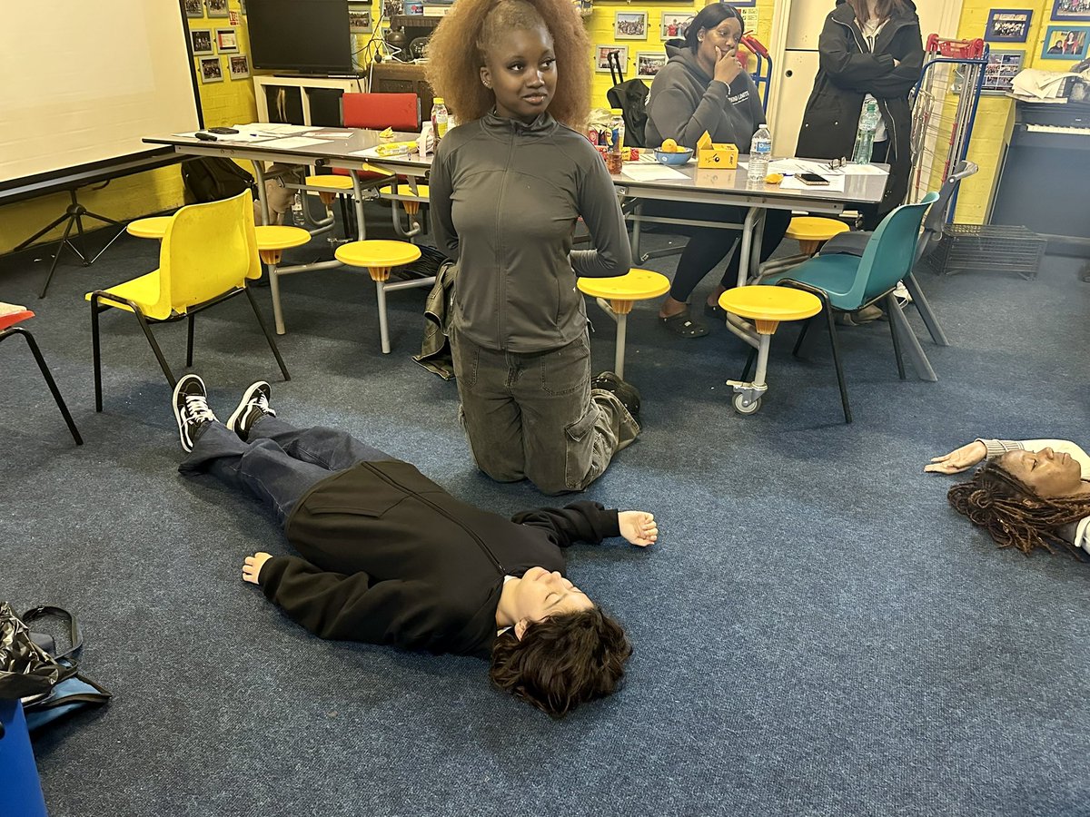 WHYCNunhead's tweet photo. Critical incident @WHYCNunhead today! #FirstAid training with #SafeTraining2U #RecoveryPosition #Youthwork https://t.co/KP4HXUfQpB