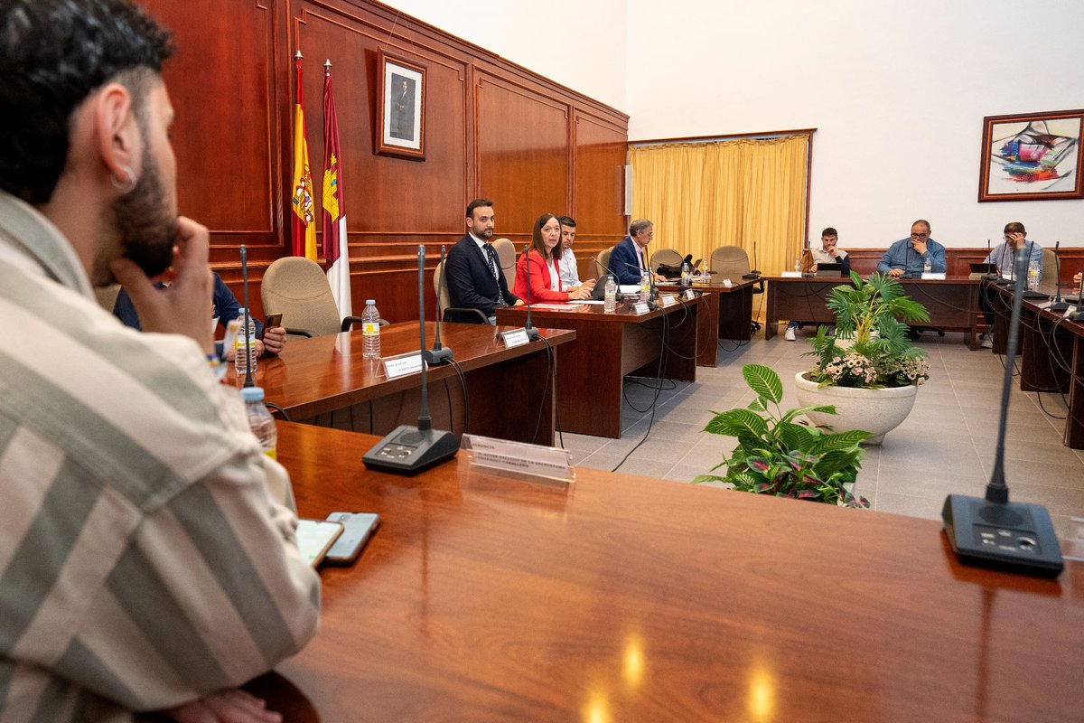 SerComsermancha's tweet photo. 🌎💰 Comsermancha aprueba actualización de tarifas para 2024 con UTE encargada de gestión de residuos. Aumento del 3.1% según IPC. Gasto total cercano a 10 millones de euros. 💸👉 
https://t.co/HXdLt7izrS

#Comsermancha #Residuos #Tarifas2024 https://t.co/hyNujbzIw4