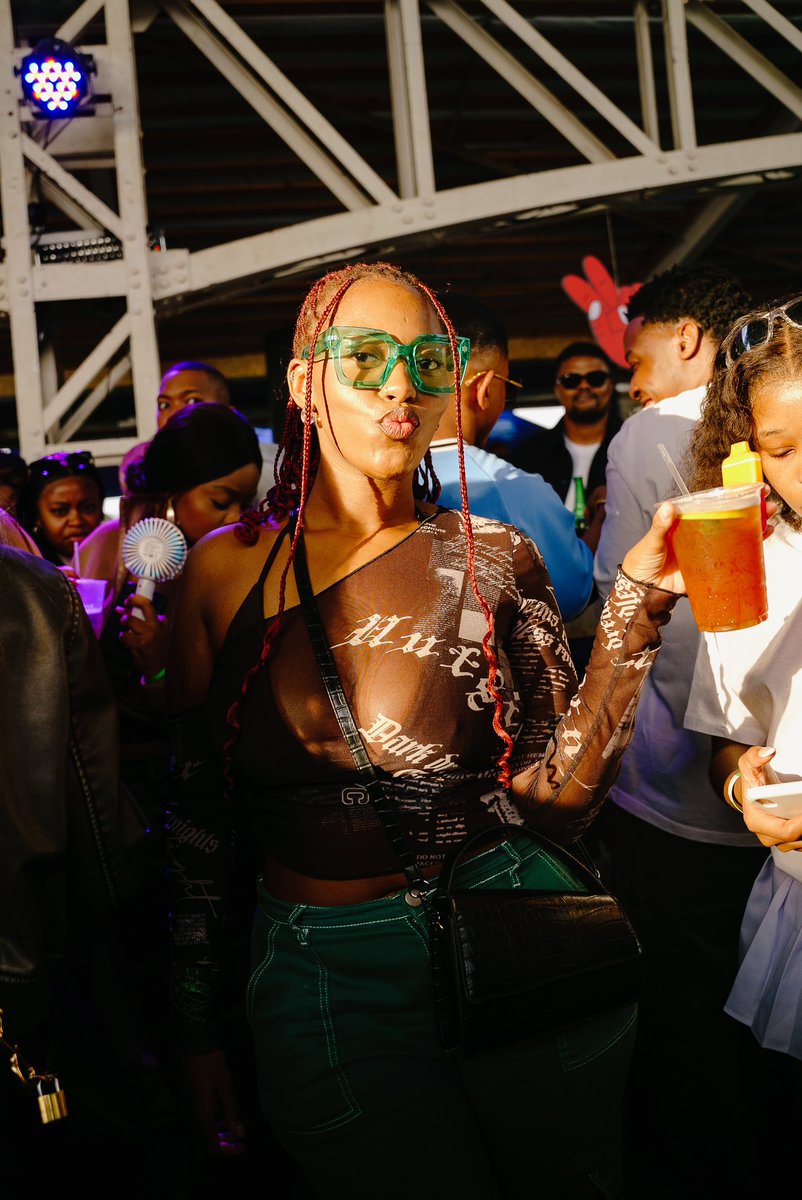 young & hot. 🍯🧊 tweet media