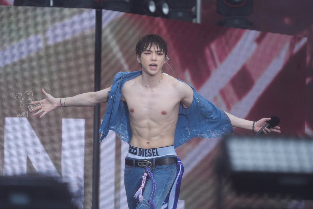 HappyDaniel1210's tweet photo. 240713 WATERBOMB in FUK Preview

#강다니엘 #KANGDANIEL https://t.co/bAYNI7OGBd