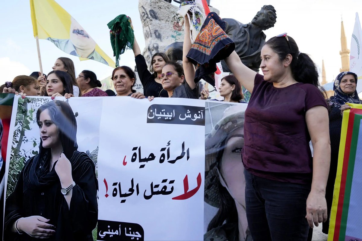 Simo42953017's tweet photo. #Mahsa_Amini #WomanLifeFreedom #IranRevolution22 #Kurdistan #Belochistan #KurdistanProtests #StopBaluchGenocide #زن_زندگی_آزادی
#nochadorinognidove
#IranRevolution
#IranianWomen
#irangirl #Iran #OpIran https://t.co/yTbQxA9Fq3