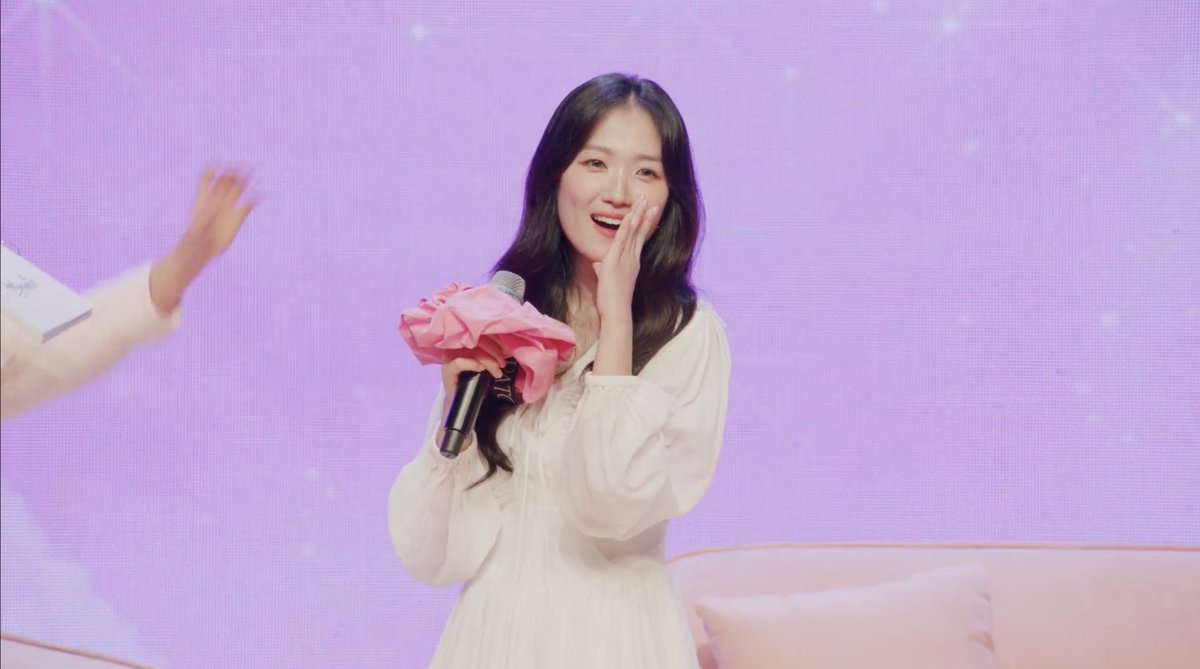 lilymelodies's tweet photo. 천사야..? https://t.co/BIEdCWV4gH