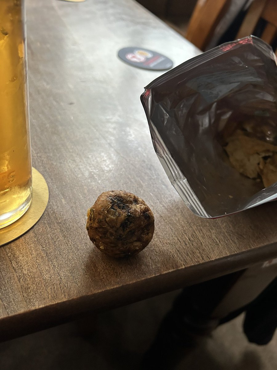 Raff_1_'s tweet photo. @GreggsOfficial Ffs Gregg, what’s happening here then 😂 🥔  Full tattie in my crisps!!! @jillyraff https://t.co/tUDIOSSGd6