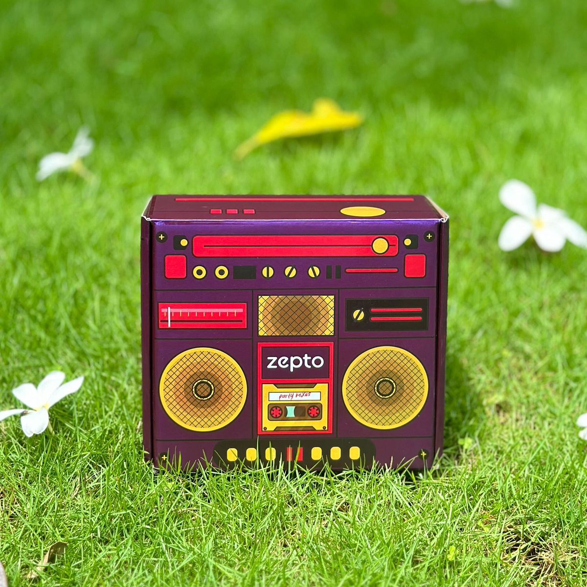 aadit_palicha's tweet photo. We're celebrating our 3rd birthday this weekend and the party is on us!

Giving out 8 lakhs of these boxes to Zepto customers with their orders. Every box is a surprise and has an assortment of carefully curated products given to us by our partner brands. 

Excited to see what I get in mine!