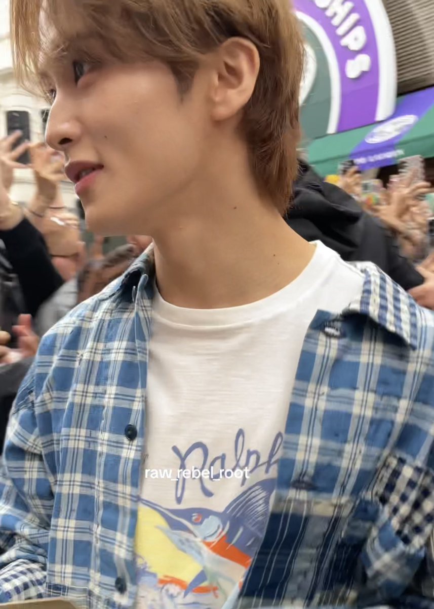 raw_rebel_root's tweet photo. he’s so pretty😭 #Mark #마크 #NCT #NCT127 https://t.co/3XRK8u92Zw