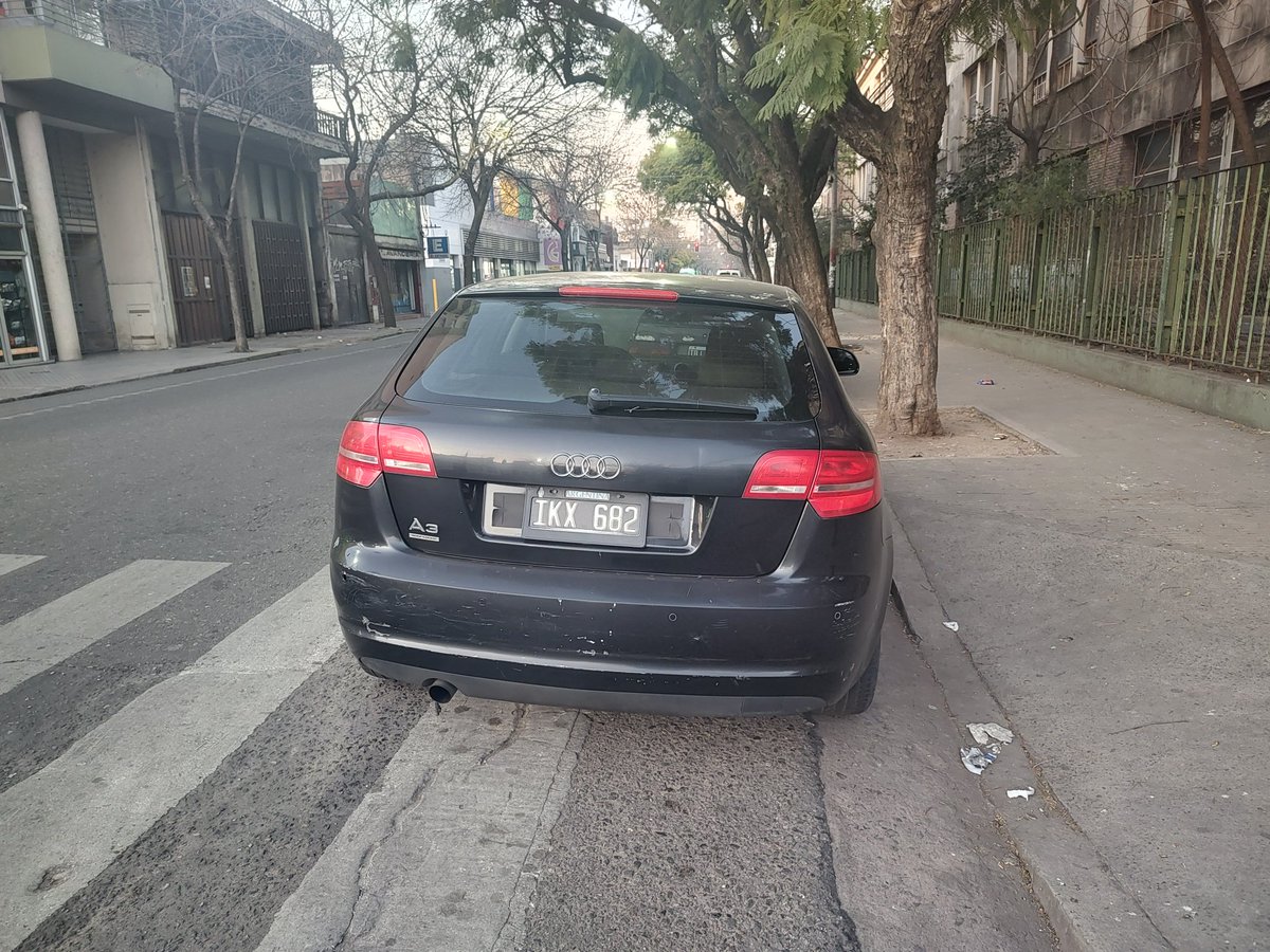silvbeve's tweet photo. @CaroLabayru Acá tenés la patente el cretino saco la de adelante. Debería ir al corralón . https://t.co/P6Bi8QbJY4