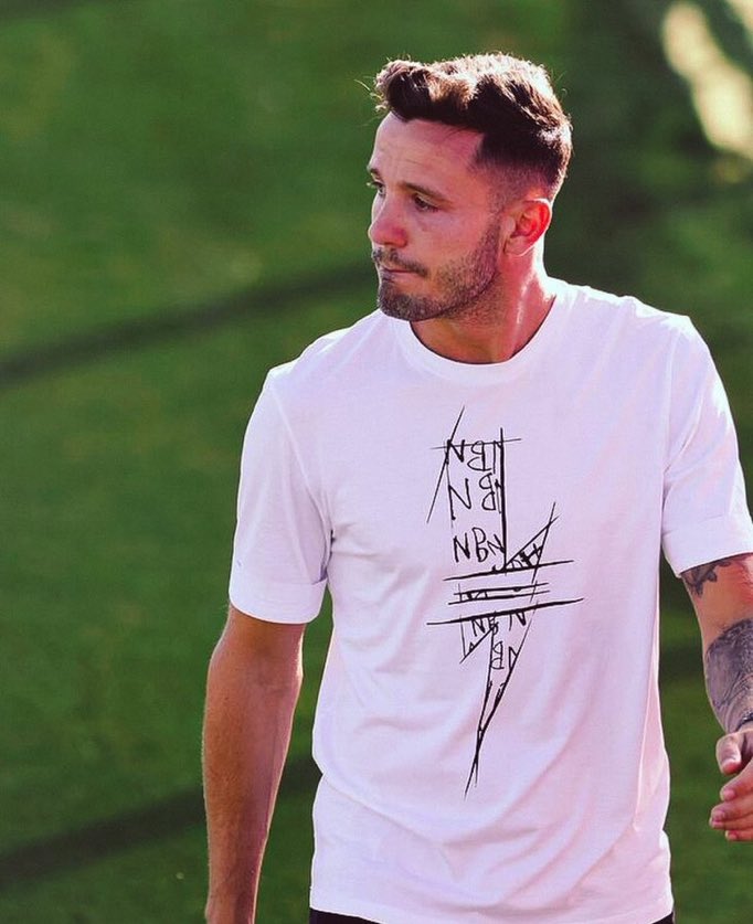 cesaar25__'s tweet image. Mi yo de 12 años está llorando, nunca pensaría que esto acabaría así.