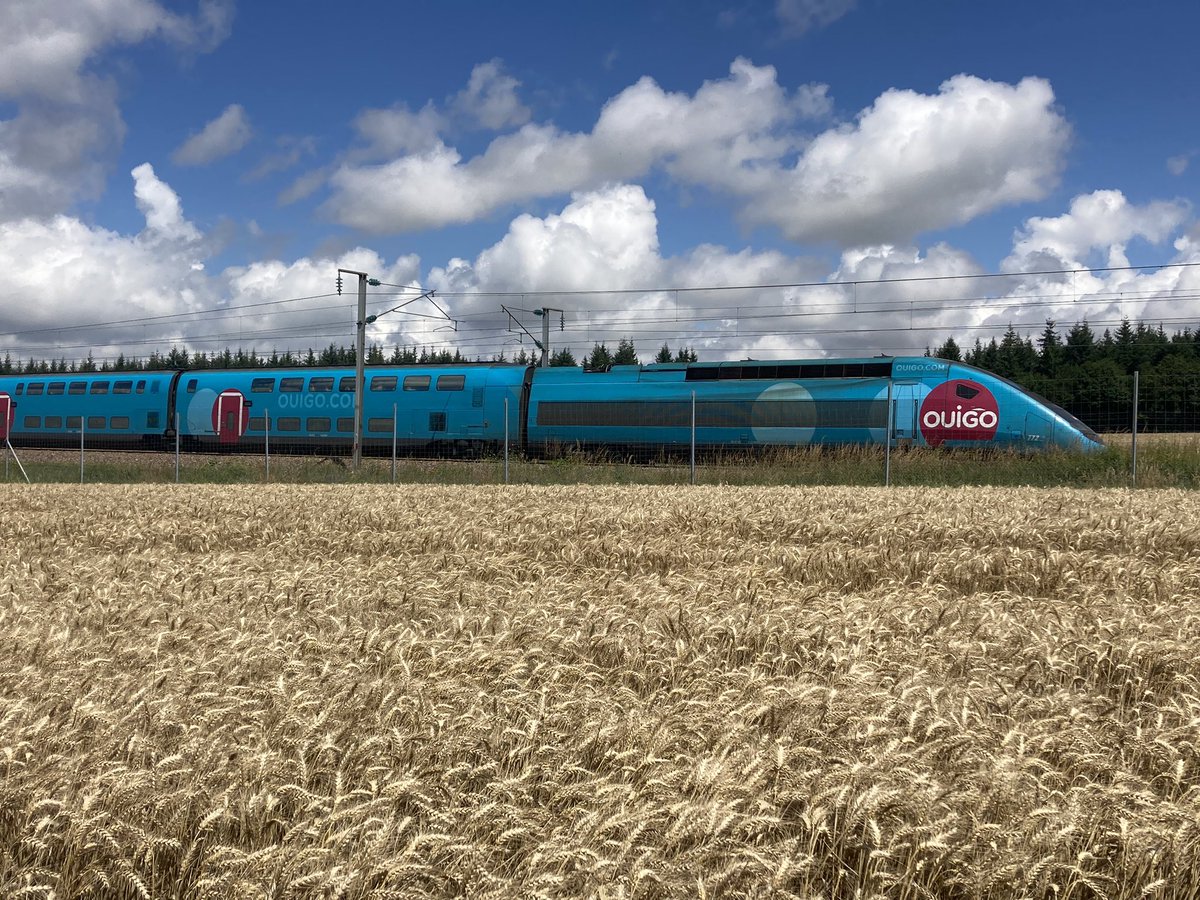 BONNIN1402's tweet photo. @BollaertEddy @SNCFVoyageurs ne s’arrête pas entre midi 🕛 et 2 et ça roule fort ce week-end de vacances pour certains sur LGV!
#pk97
Mais aucune moissonneuse aujourd’hui 🥲 le blé ne sera pas assez sec. https://t.co/cEGvkZl4sh