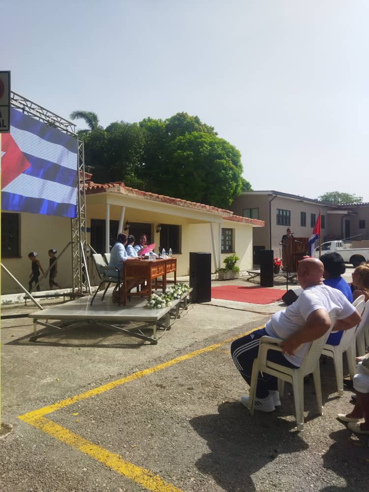 yipsir2021's tweet photo. Se celebro en el municipio de @SanMiguelDelPadron en la Finca Vigia Asamblea Solemne  por los 204 de aniversario de fundacion. Donde los buenos momentos estan presentes con la presencia del duo IRIS y el Grupo ComunitarioProyectongo.  #LaHabanaViveEnMi #GenteQueSuma https://t.co/kaBNUwdIk3