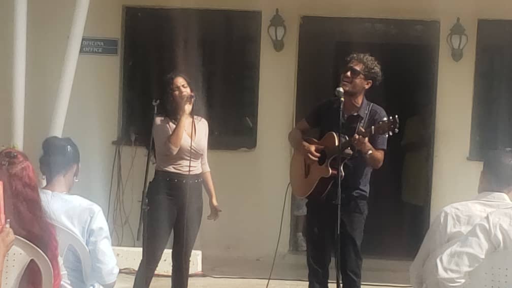 yipsir2021's tweet photo. Se celebro en el municipio de @SanMiguelDelPadron en la Finca Vigia Asamblea Solemne  por los 204 de aniversario de fundacion. Donde los buenos momentos estan presentes con la presencia del duo IRIS y el Grupo ComunitarioProyectongo.  #LaHabanaViveEnMi #GenteQueSuma https://t.co/kaBNUwdIk3