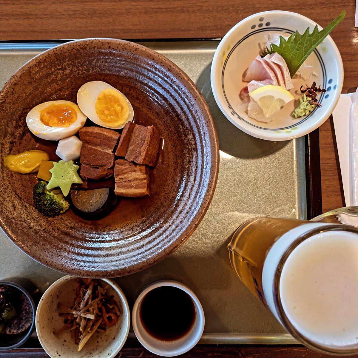 silkorz's tweet photo. 今日のディナーは、神戸ポークの煮込み御膳です🥰

お肉は柔らかくて、とってもジューシーで美味しいです👍

ご飯とビールが進みますねぇ🤩

美味しいお料理ごちそうさまでした🙏

@shiawasenomura

兵庫県神戸市　しあわせの村　グリーンビレッジ https://t.co/E73ERTlTb0