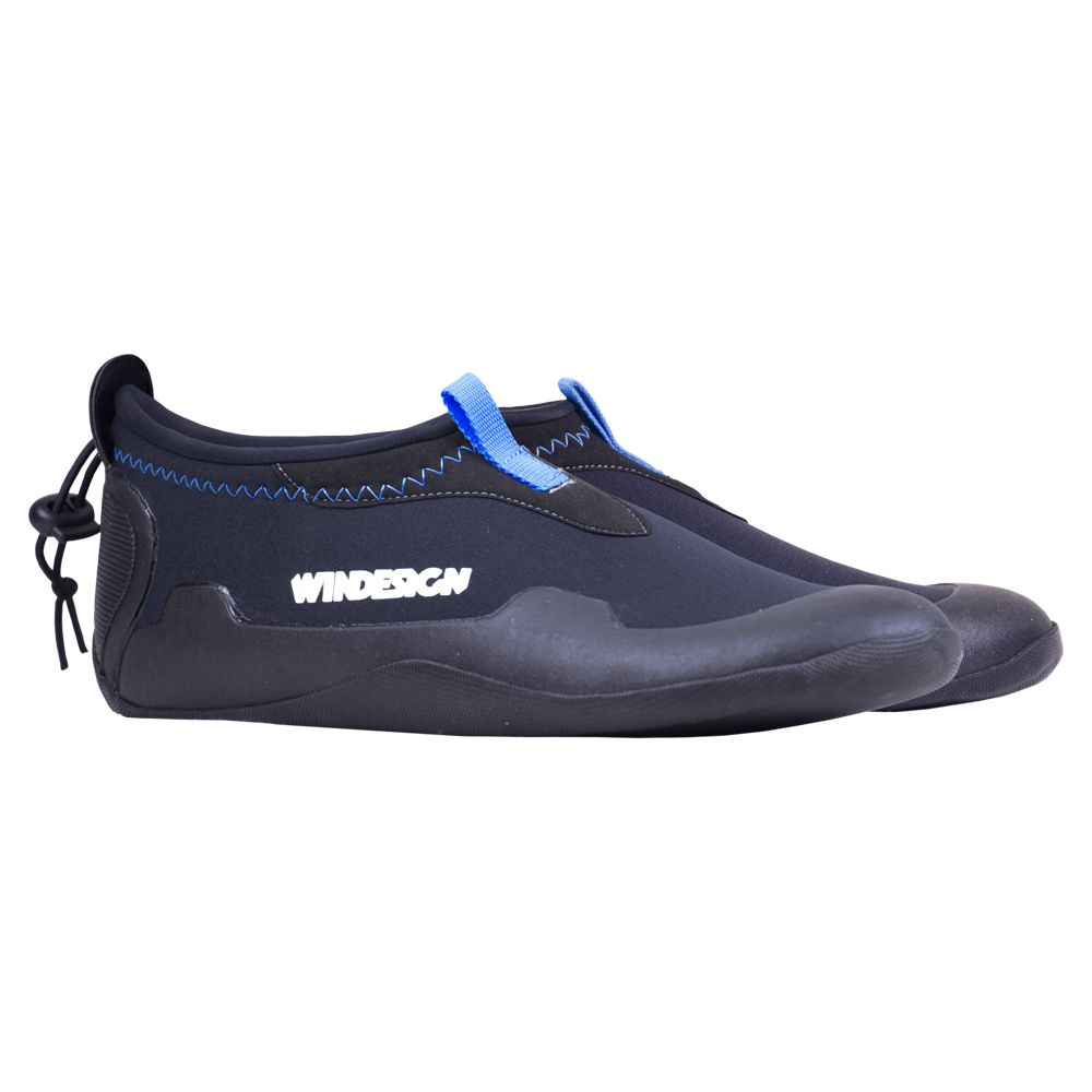 Verwoerd  vakantie TIP! Waterschoenen met een makkelijke instap en elastieken  trekkoord. Soepele sterke anti-slip zool. Ideaal voor vakantie of  zeilkamp! Van maat 32-48 Shop nu op GoSailing.nl of kom afhalen in Bussum! WhatsApp +31356939120