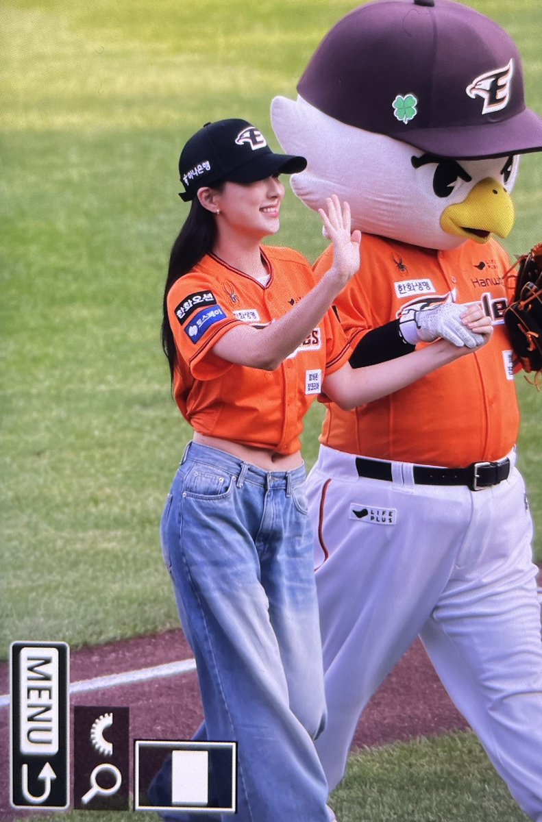 dazzlingcolor's tweet photo. 240713 🧡
#손주연 #은서 #EUNSEO #우주소녀 https://t.co/lSvfByAEtO