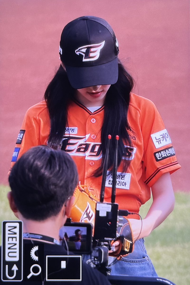 dazzlingcolor's tweet photo. 240713 🧡
#손주연 #은서 #EUNSEO #우주소녀 https://t.co/lSvfByAEtO