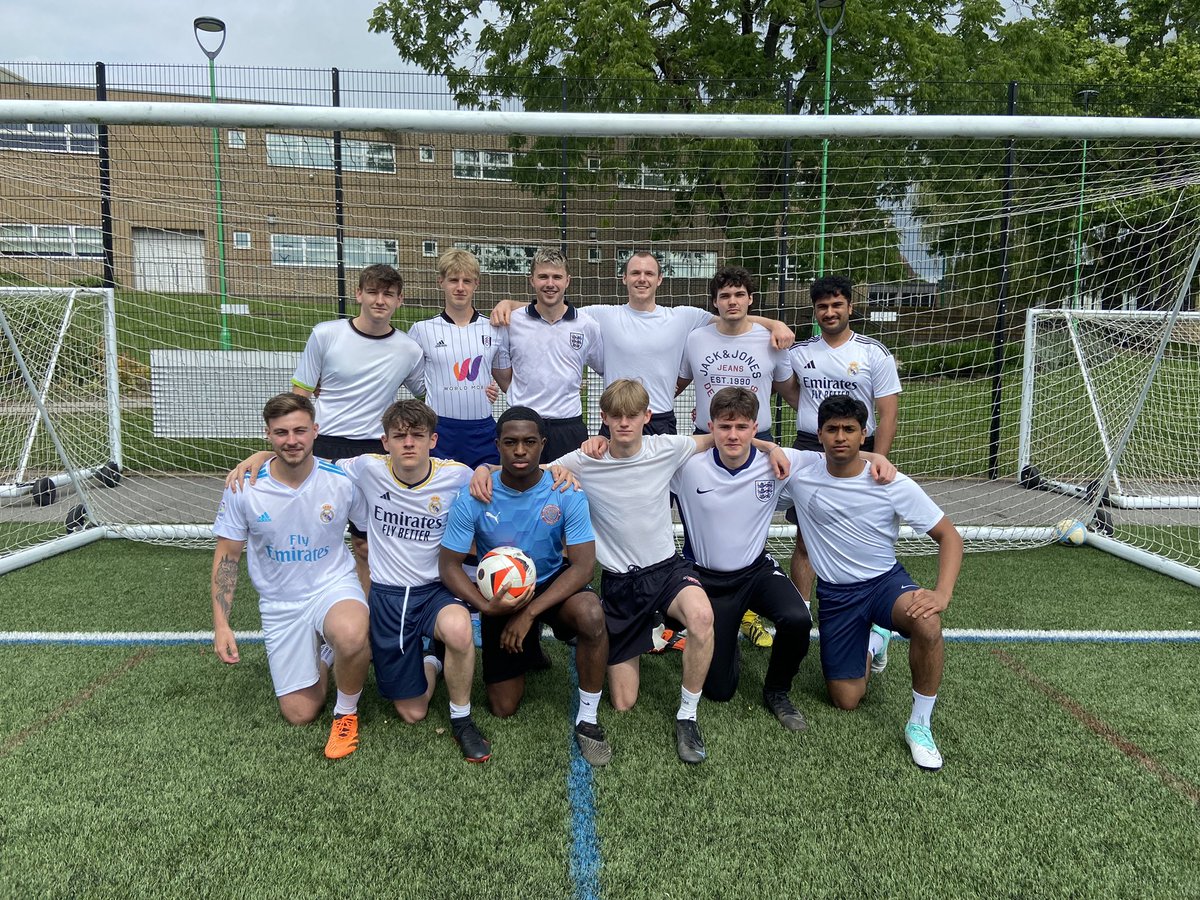 RLSFarrell's tweet photo. Rolling back the years to the annual BDN v RSV Year 12 Games football match. RSV winning 5-4 with a last minute goal, after being 3-0 down.
Great to see so many Old Latins @RLSsport @TheRoyalLatin @RLSEnrichment https://t.co/vyjMAsKdkh