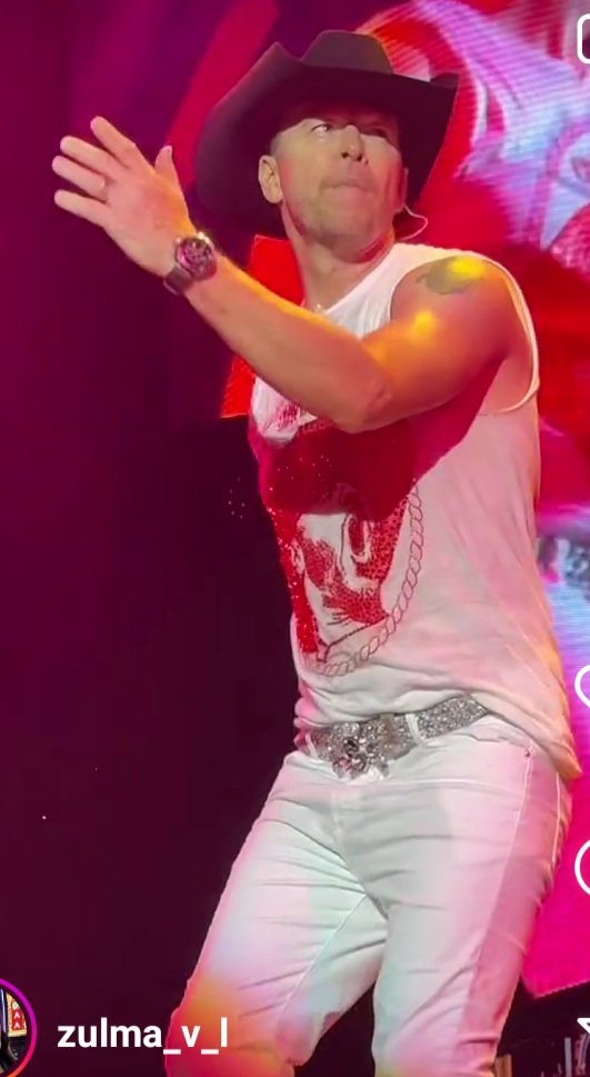 DsLeftButtCheek's tweet photo. @nkotbgal21 @24loves75 @SkipperChic @DonnieWahlberg He gave us exactly what we wanted #Cowberg in full effect #Yeehaw! https://t.co/dKLq9n8RaJ