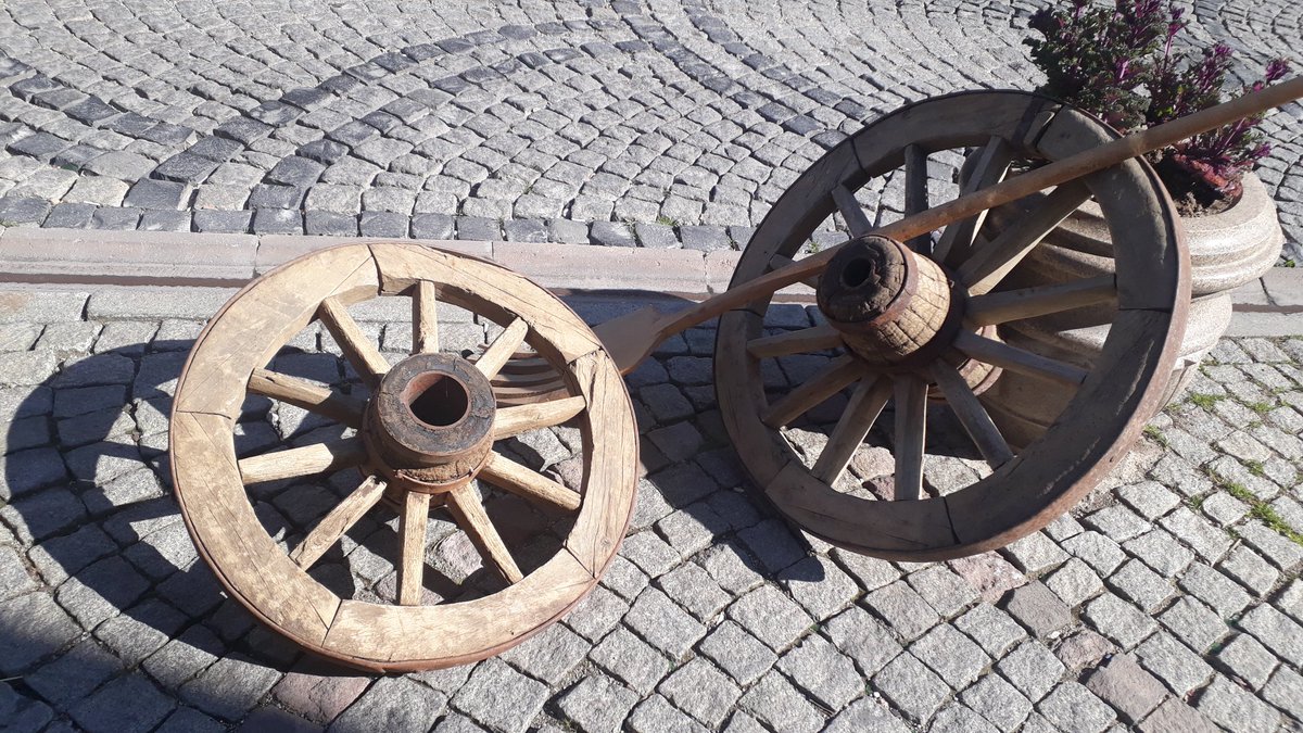 Aşşağıdan yukarıdan yolun sonu görünüyor.