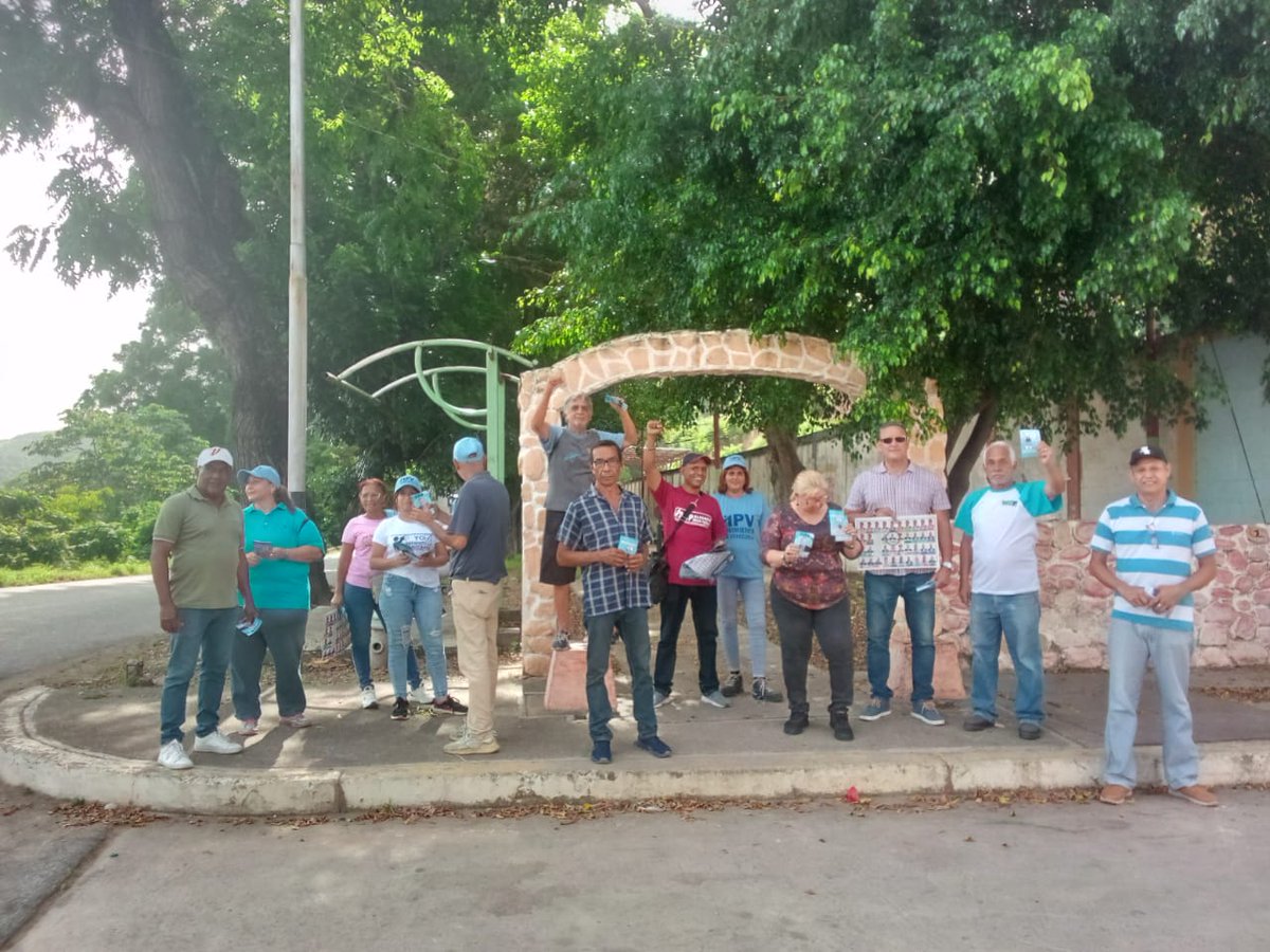 Ayer 11/07/24 exitosa visita a los sectores La Estación, El Beisbol y la Urbanización Valles de las Tejerías llevando el mensaje en búsqueda del voto para el 28 de julio por ntro presidente <a href="/EdmundoGU/">Edmundo González</a> González, casa por casa triunfo seguro con <a href="/MariaCorinaYA/">María Corina Machado</a> #HastaElFinal