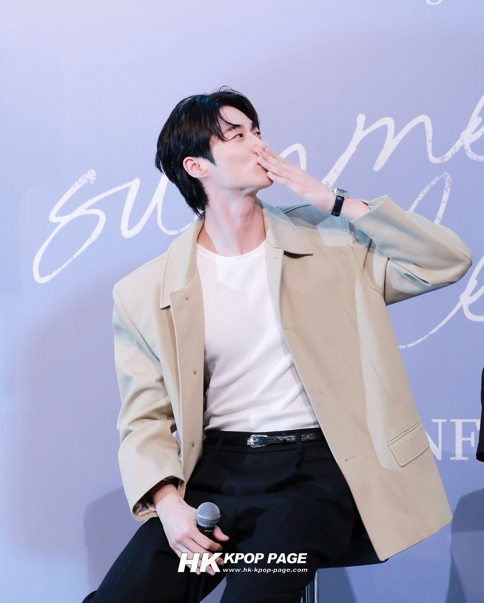 inmyheyday_'s tweet photo. 우석아 너는 네가 손 뽀뽀 할 때
꼭 손 보는 여자 만나… 

#ByeonWooSeok #변우석 #난틀렸어 https://t.co/upzHAWg2lI