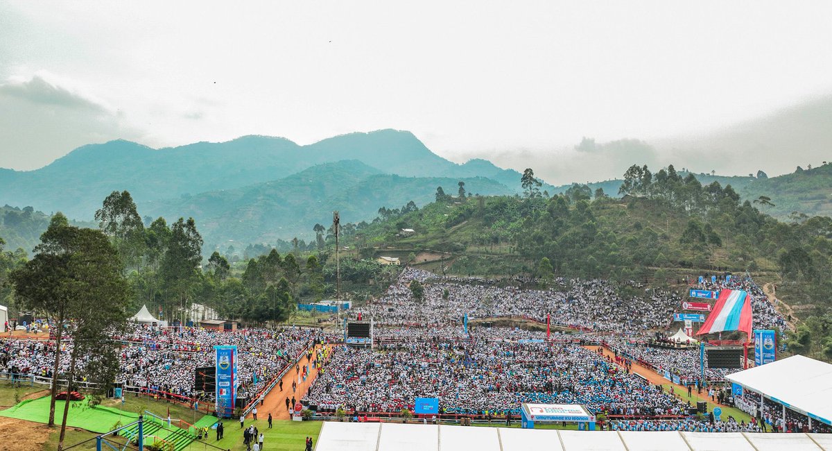 buchanaPN's tweet photo. What an incredibly fulfilling 3 weeks of campaigns!  
The President &amp; his people have an extra special relationship 🔴⚪️🔵 #Igihango 
Twagiye - 15th July 

📷 @rpfinkotanyi https://t.co/Mq6cB4oVYs