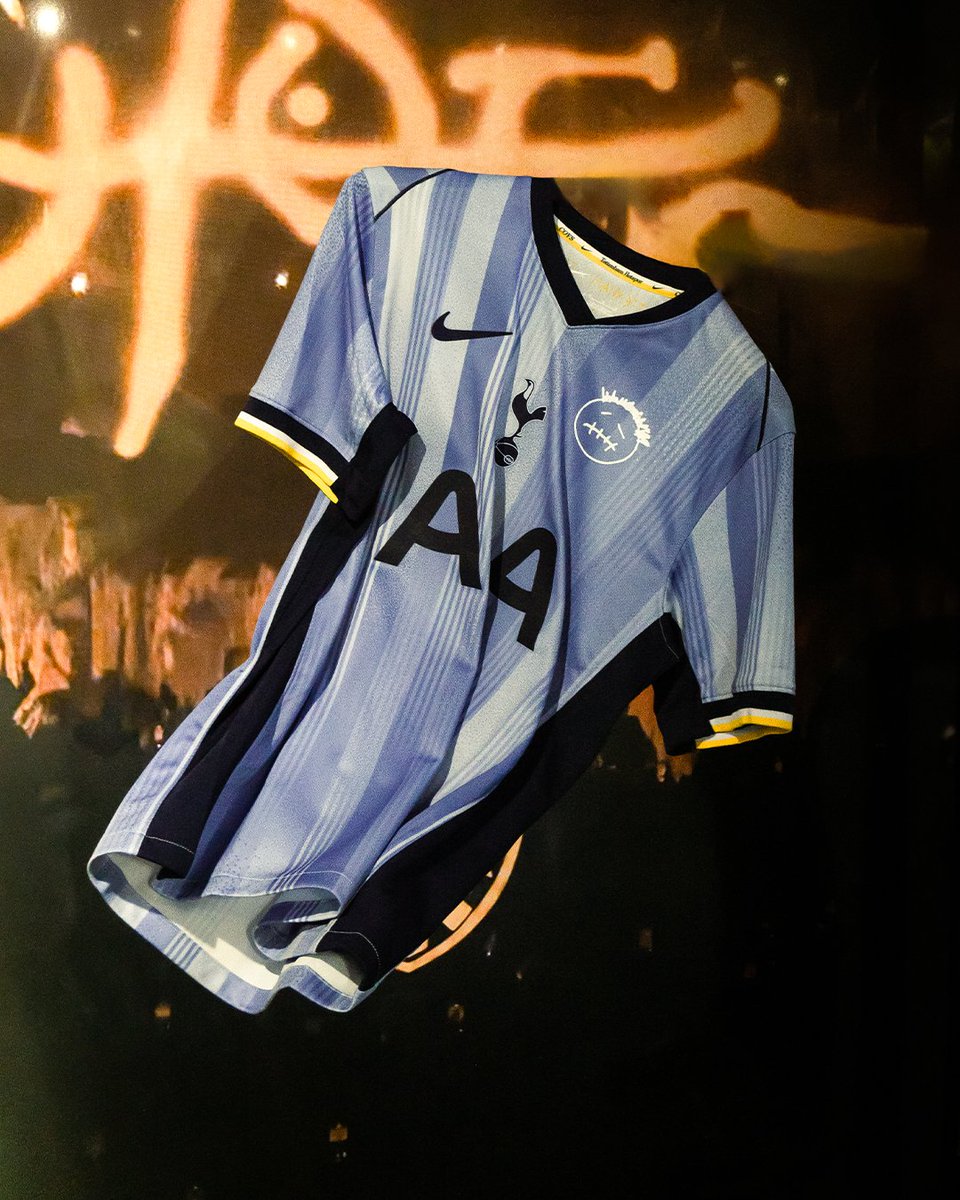 SpursStadium's tweet photo. 💙 @trvisXX x @SpursOfficial 

A special bespoke away shirt gifted to the American superstar following his performance in N17 💫 https://t.co/nVyQTnWPR7