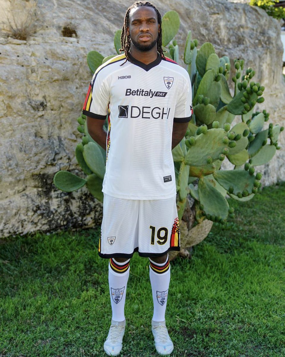 OfficialUSLecce's tweet photo. πβ€οΈ ππ ππ€π¨π©π§π ππππ‘ππ π₯π§π€ππͺπ’π ππ πππ‘ππ£π©π€!
β»οΈ Con Kialonda Gaspar scopriamo i dettagli della seconda maglia 2024/2025 #KitAway #ASud
1οΈβ£9οΈβ£ Γ¨ il numero delle stagioni del Lecce in @SerieA https://t.co/6J9HVn8HFm
