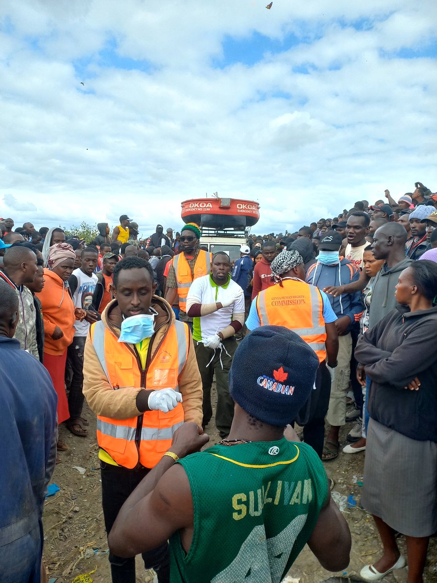 MapinduziKE's tweet photo. We have both the national and county disaster response and management depts but none is at Kware to make the process easier. It's the local youths who are doing all the work. Redcross decides to intervene by bringing a boat to retrieve bodies. Disband all disaster response depts. https://t.co/ECphxplh02