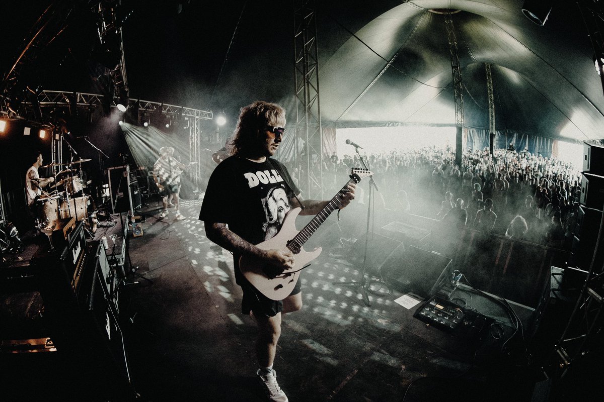 OverpowerThrash's tweet photo. BEST DAY OF OUR LIVES. THANK
YOU @2000trees AND EVERYONE WHO CAME DOWN TO CATCH US 🥹🌴 https://t.co/fdbXXM1XOw