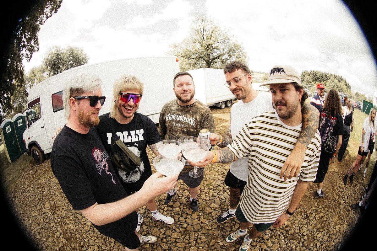 OverpowerThrash's tweet photo. BEST DAY OF OUR LIVES. THANK
YOU @2000trees AND EVERYONE WHO CAME DOWN TO CATCH US 🥹🌴 https://t.co/fdbXXM1XOw