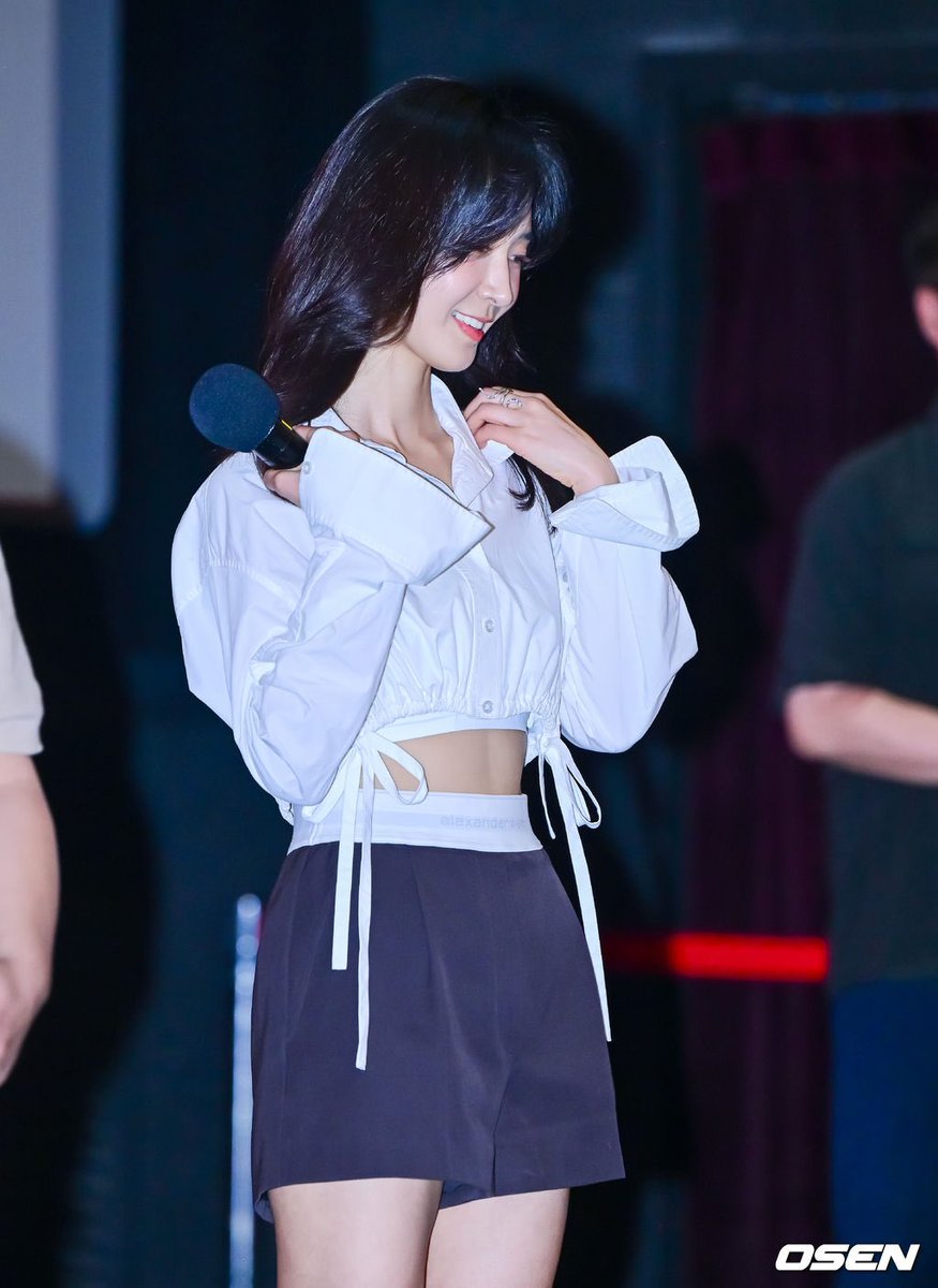 KwonYuriMY's tweet photo. KWONYURI abs ??? 🔥 https://t.co/Z9p8vOGAAP
