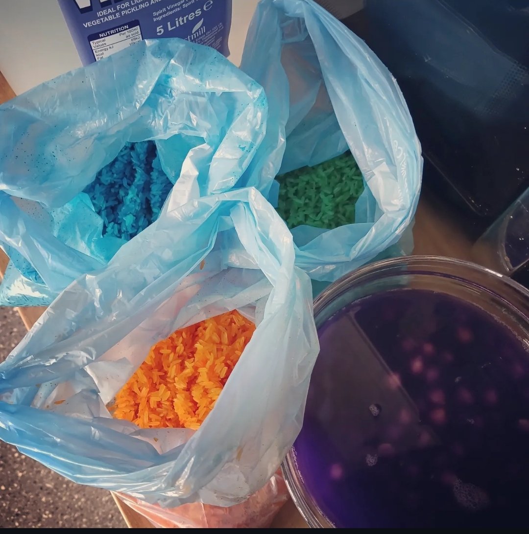 Leeds_OUstudent's tweet photo. Just over here colouring rice/chickpeas for a sensory tray at work to keep my boy happy ❤️😂 #sensorytray #Autism #teachingassistant https://t.co/PpH4iESb9c