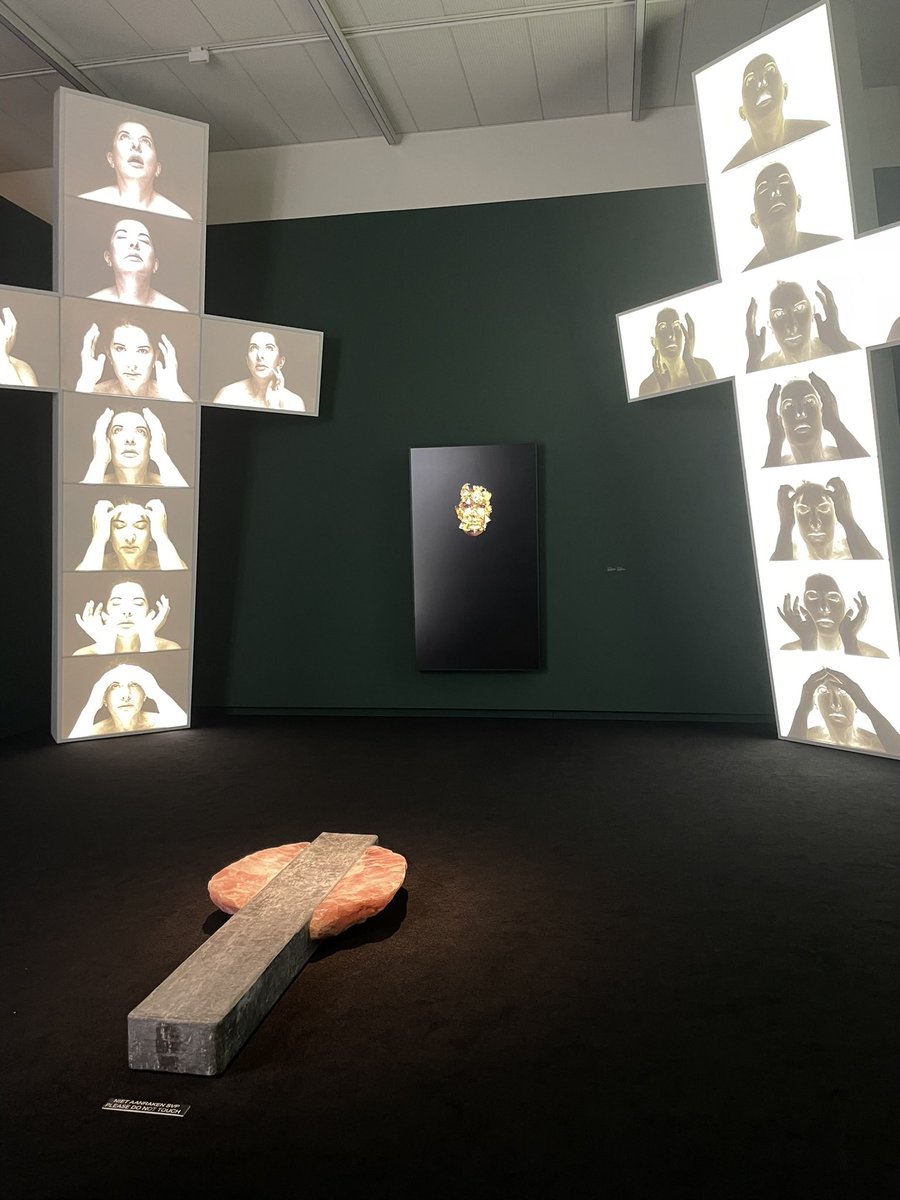 Dit weekend is <a href="/ArtistisPresent/">Marina Abramović</a> nog te zien in het <a href="/StedelijkMuseum/">Stedelijk Museum Amsterdam</a>. #aanrader