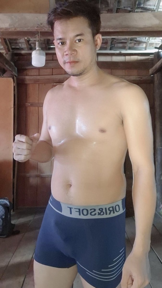 Kyojin200209's tweet photo. គាត់ទើបទិញកងពាក់ក្ដ ហើយគាត់សាប់ក្ដ https://t.co/0q8wverRJc