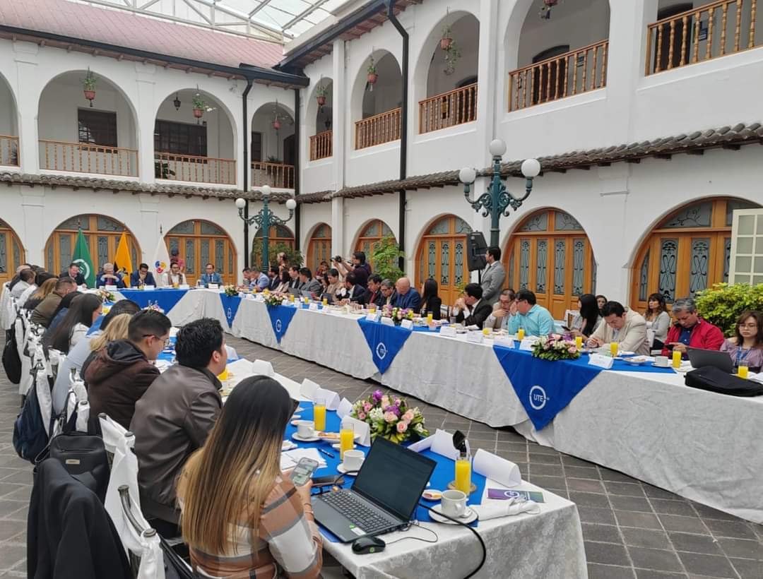 roberthpico's tweet photo. Reunión de rectores convocada por  CES, donde se revisaron 𝐏𝐑𝐎𝐏𝐔𝐄𝐒𝐓𝐀𝐒 𝐏𝐀𝐑𝐀 𝐈𝐌𝐏𝐔𝐋𝐒𝐀𝐑 𝐋𝐀 𝐒𝐎𝐒𝐓𝐄𝐍𝐁𝐈𝐋𝐈𝐃𝐀𝐃 𝐃𝐄𝐋 𝐅𝐈𝐍𝐀𝐍𝐂𝐈𝐀𝐌𝐈𝐄𝐍𝐓𝐎 𝐏Ú𝐁𝐋𝐈𝐂𝐎  𝐏𝐀𝐑𝐀 𝐋𝐀 𝐄𝐃𝐔𝐂𝐀𝐂𝐈Ó𝐍 𝐒𝐔𝐏𝐄𝐑𝐈𝐎𝐑 𝐄𝐍 𝐍𝐔𝐄𝐒𝐓𝐑𝐎 𝐏𝐀Í𝐒 https://t.co/JfcmOyDnsB