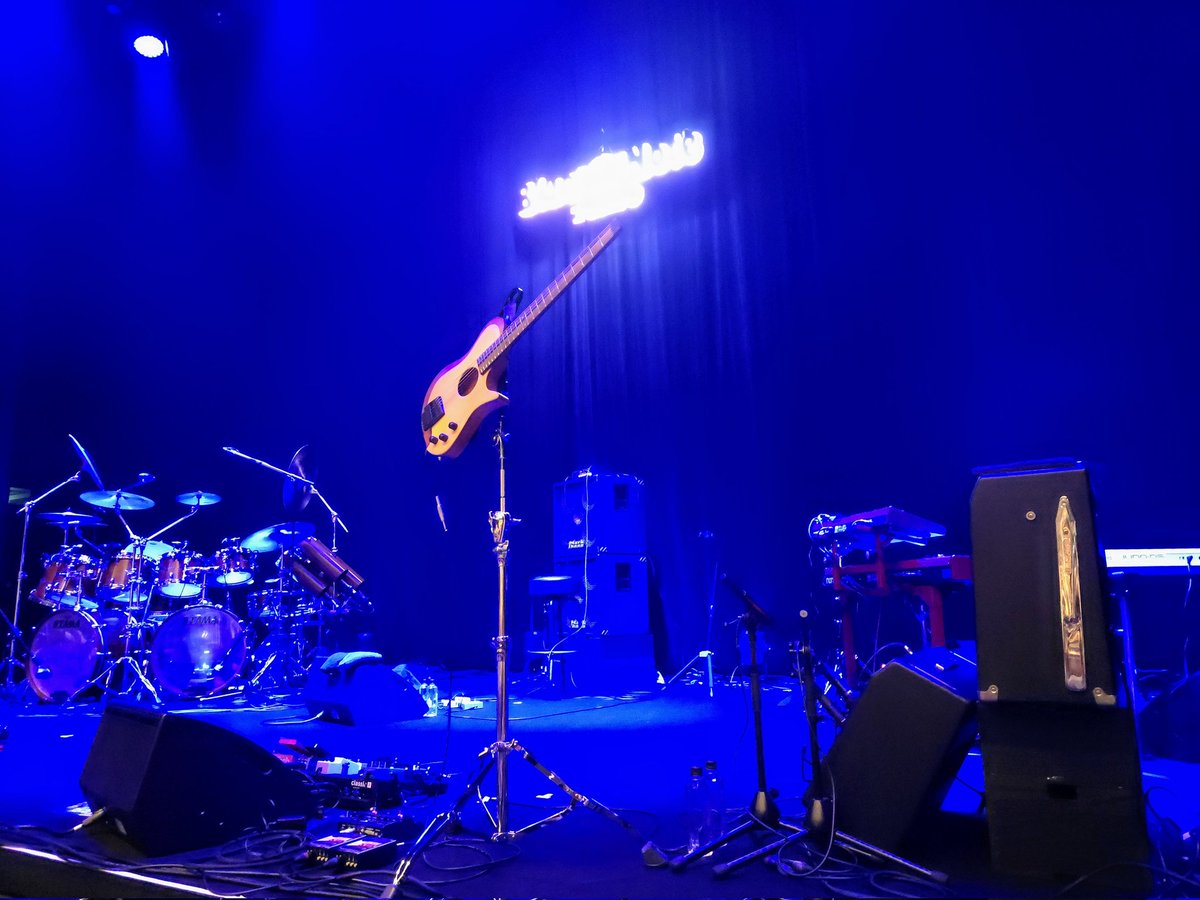 Izumih0705's tweet photo. ホント、Simonは歌うように叩くなぁ...やっぱ、サイコーです!!👍🥁😍 Protocol IVからの曲も演ってくれて嬉しかった🎶☺️バンドとしてもさらにタイトになってるし、明日からのBNT公演も楽しみ~!!🙌❤️
#SimonPhillips #ProtocolV #OtmaroRuiz #ErnestTibbs #JacobScesney #AlexSill #高崎芸術劇場 https://t.co/knF3dnPobW