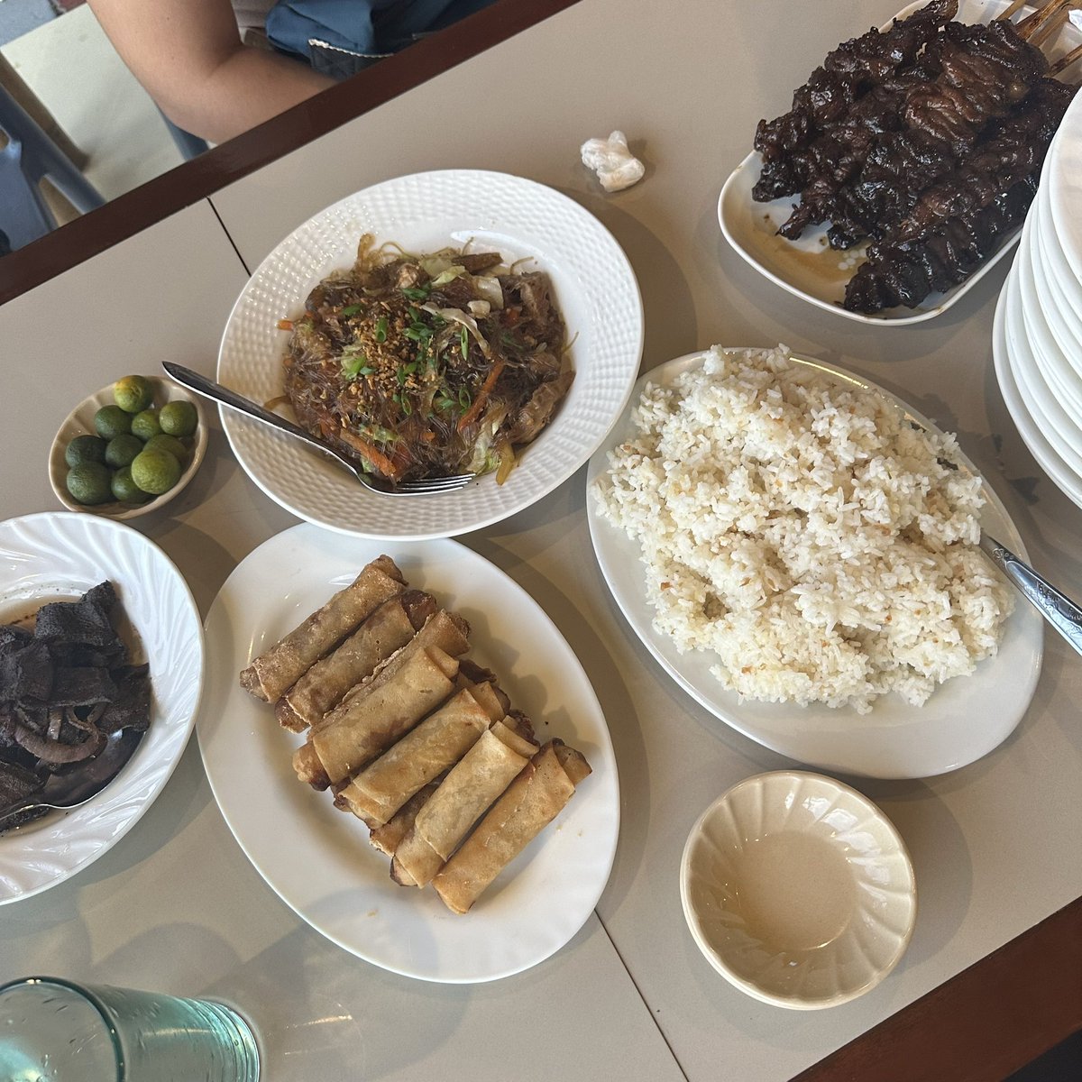 03zthinker's tweet photo. dinner with fam 🍰🍜🧁🍗 https://t.co/yd4kJVUSNq
