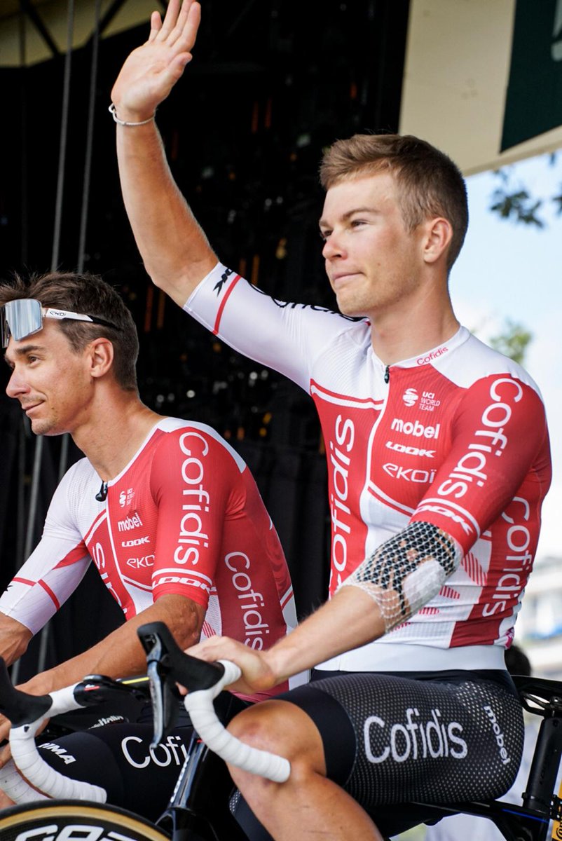 TeamCOFIDIS's tweet photo. "J'ai bien dormi, le nez est droit donc tout va bien !" 😅

Tombé hier, @AxelZingle est bien au départ ce matin. Et il est en forme ! 😁

#TDF2024 📸 Lisa Guérin https://t.co/S2ForqR1CP