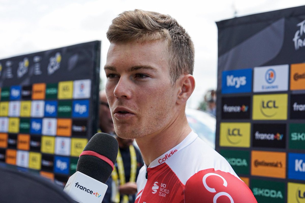 TeamCOFIDIS's tweet photo. "J'ai bien dormi, le nez est droit donc tout va bien !" 😅

Tombé hier, @AxelZingle est bien au départ ce matin. Et il est en forme ! 😁

#TDF2024 📸 Lisa Guérin https://t.co/S2ForqR1CP