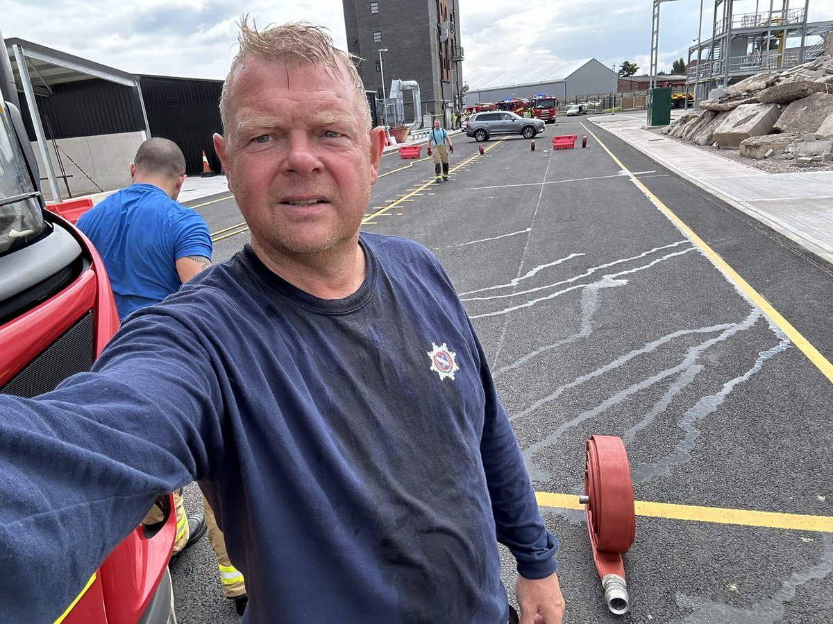 dixiedeansboots's tweet photo. Comfort zones are overrated.
The @TeamGB_Fire is in Liverpool in two weeks time.
Team @MerseyFire are not just hosting……🚒🏆🏅🧑🏽🚒👩🚒
#BritishFirefighterChallenge
#BFC2024 https://t.co/tfQP0w3DEt