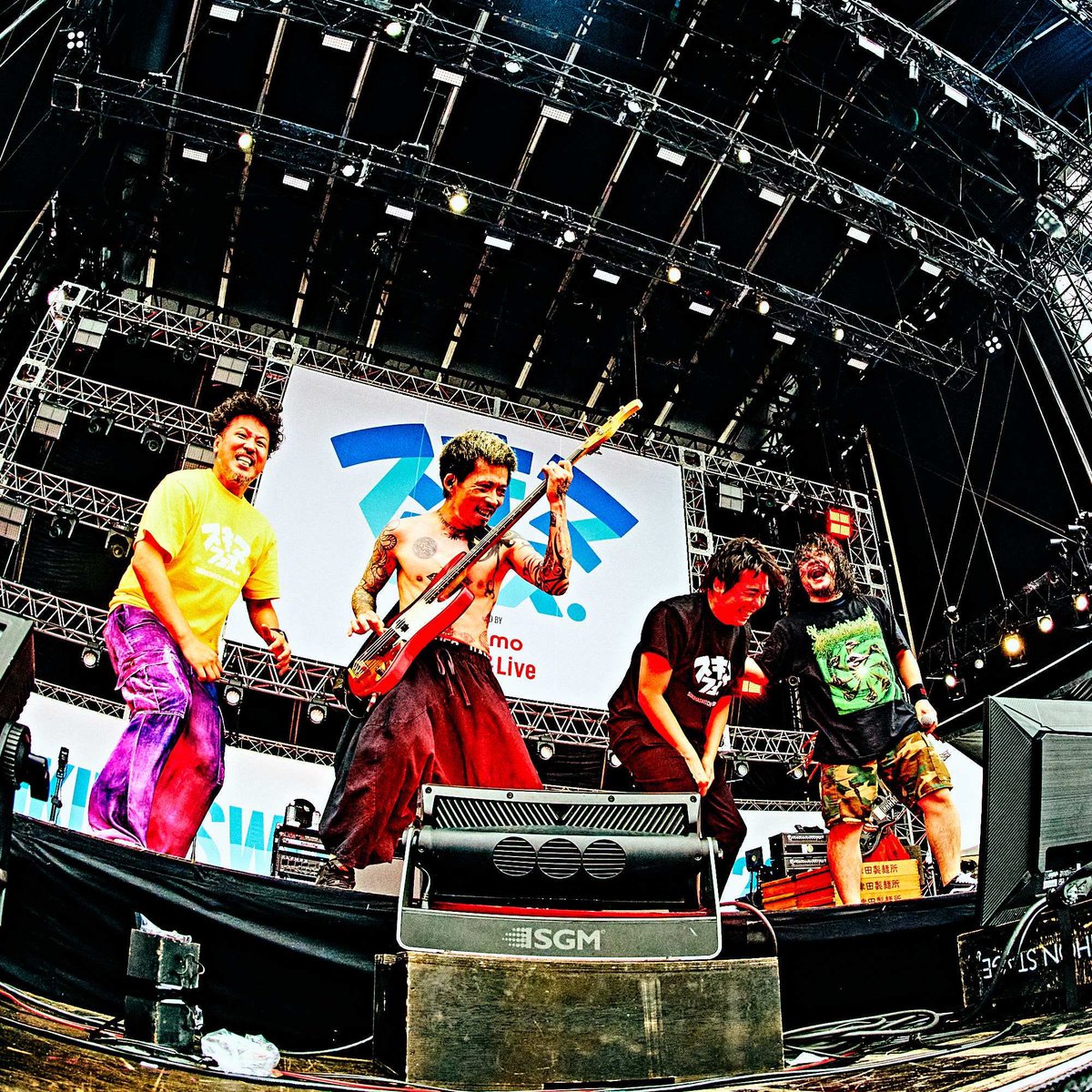 sukimafes's tweet photo. @MTH_OFFICIAL 

Photo:浜野カズシ @hamanokazushi

#マキシマムザホルモン #スキマフェス #スキマスイッチ https://t.co/AV5Z3wIArd