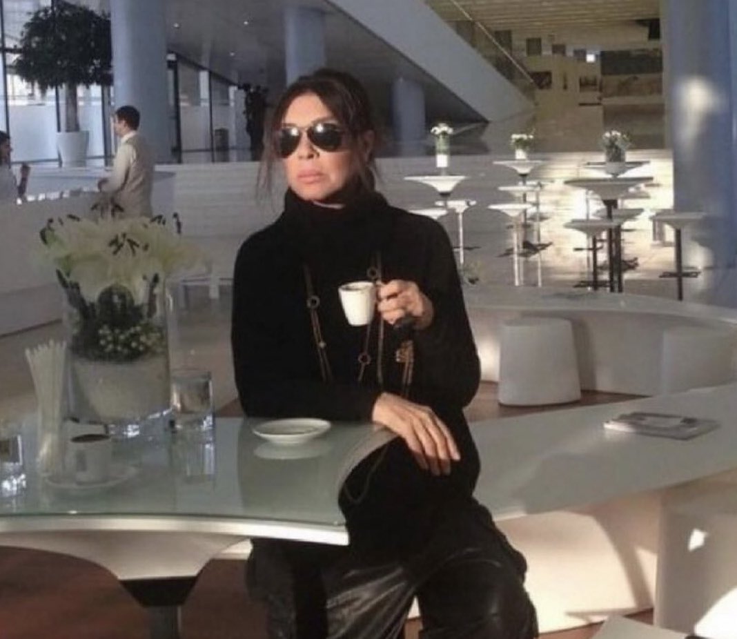 Arkadaşlarıma yaşam koçluğu yaptıktan sonra psikiyatride sıra bekliyorum