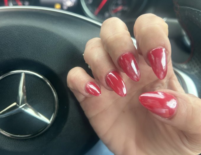 The shine on My new red nails is insane 😍 https://t.co/YFgknSBPux<a href="/tag/loser"class="tags"><span>#loser</span></a><a href="/tag/beta"class="tags"><span>#beta</span></a>