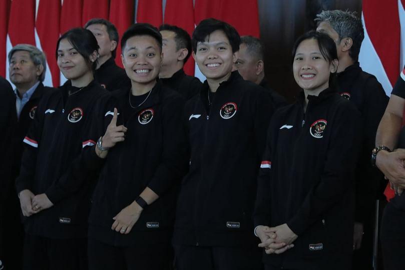 Prifad_Official's tweet photo. TIM BADMINTON INDONESIA MENUJU PARIS ✈

Cr. PBSI

#Apriyanirahayu #Fadiasilva #ApriFadia #Prifad https://t.co/xyqais4t3e