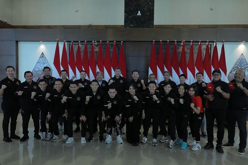 Prifad_Official's tweet photo. TIM BADMINTON INDONESIA MENUJU PARIS ✈

Cr. PBSI

#Apriyanirahayu #Fadiasilva #ApriFadia #Prifad https://t.co/xyqais4t3e