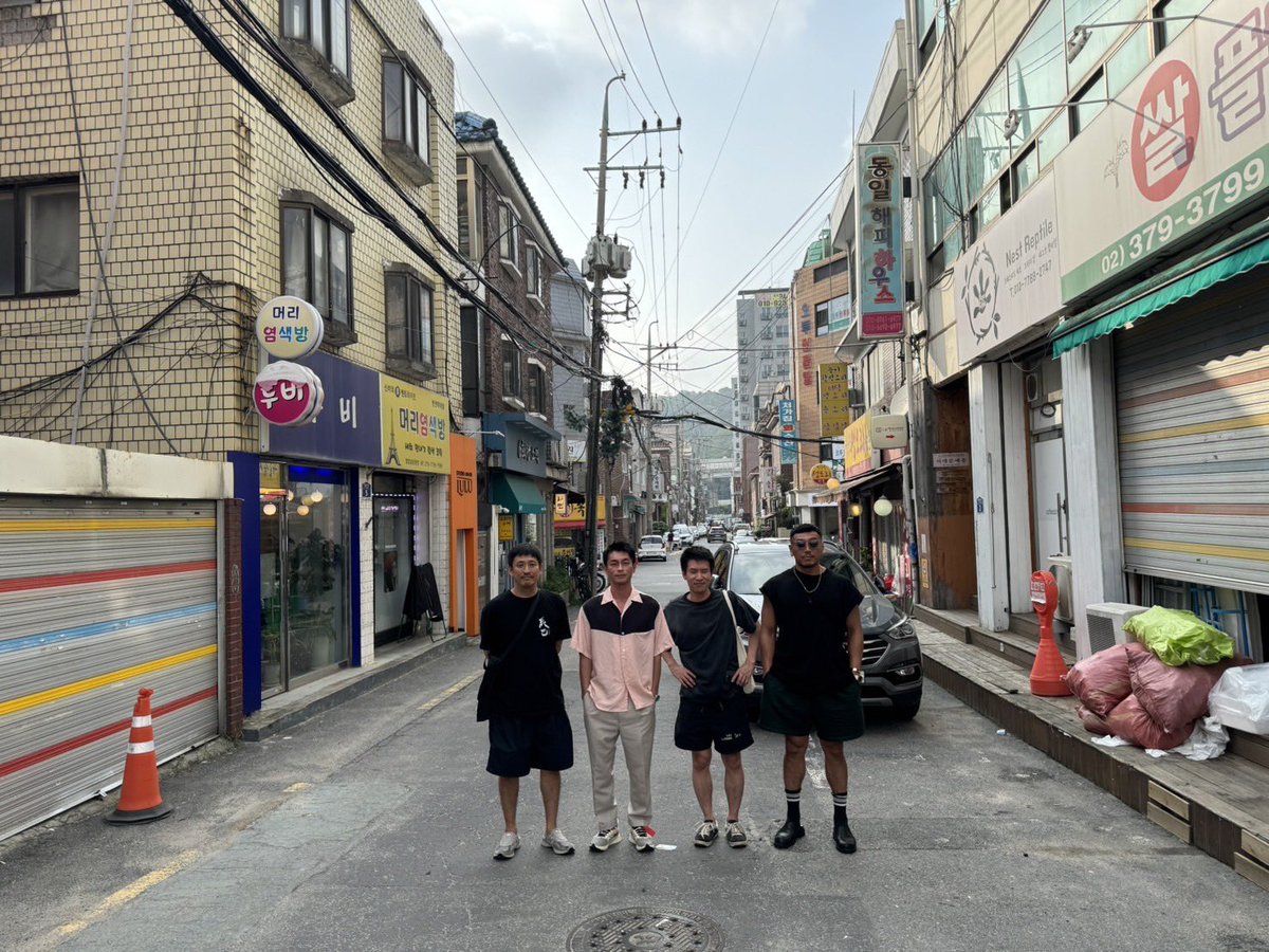 shojihiroshi711's tweet photo. コンペの賞は取れなかったですが海外初映画祭が韓国でとても幸せでした。誕生日をプチョンで迎えたのですがプログラマーの方に「辰巳は息もできないに影響受けて作った」と伝えたら「ハッピーバースデイ、友達だからヤンイクチュンに伝えるよ」と電話してくれて、まさかの電話変わって貰いました！めっちゃナイスガイで「光栄だから必ず見るね、プチョン映画祭に言ってハングル字幕取り寄せる。楽しみにしてる！」ヤンイクチュンに映画を観てもらうという昔からの夢が一つ叶いそうです。その他にも映画祭が繋いでくれた沢山の縁で韓国の展開も膨らみそうです。また良い報告が出来るように頑張ります。そして次はカナダのファンタジア映画祭です🇨🇦