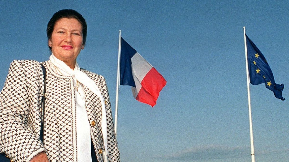 Sonia_de_retour's tweet photo. L'essentiel n'est pas qu'on ne parle pas de la #Soah, mais qu'on en parle à bon escient.
#SimoneVeil
Femme politique. https://t.co/y1zV1gXBPW