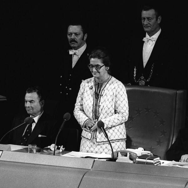 Sonia_de_retour's tweet photo. L'essentiel n'est pas qu'on ne parle pas de la #Soah, mais qu'on en parle à bon escient.
#SimoneVeil
Femme politique. https://t.co/y1zV1gXBPW