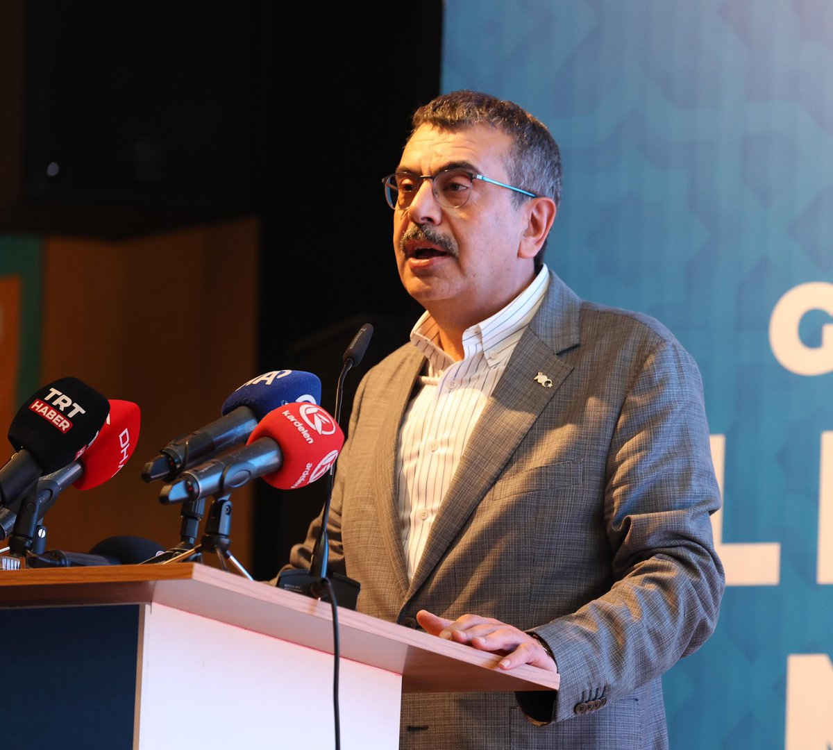 avibrahimK's tweet photo. Milli Eğitim Bakanımız Sayın Prof. Dr. Yusuf Tekin, Ulaştırma ve Altyapı Bakanımız Sayın Abdülkadir Uraloğlu,Önceki Dönem İçişleri Bakanımız Sn.Selami Altınok, Erzurum Milletvekillerimiz Sn.Fatma Öncü, Sn.Mehmet Emin Öz, Sn.Abdurrahim Fırat ve Artvin Milletvekilimiz Sn.Faruk Çelik, Erzurum Büyükşehir Belediye Başkanımız Sn.Mehmet Sekmen, Gençlik Kolları Başkanımız, Kadın Kolları Başkanımız ve tüm teşkilatımızın katılımıyla AK Parti Erzurum Genişletilmiş İl Danışma Meclisi Toplantımızı coşkuyla gerçekleştirdik.

 İlk günkü aşkla, durmadan, yorulmadan çalışmaya devam edeceğiz. Bu programa katkı sağlayan tüm ilçe başkanlarıma, ilçe belediye başkanlarıma,değerli teşkilatımıza ve kıymetli hemşehrilerimize teşekkür ederim.